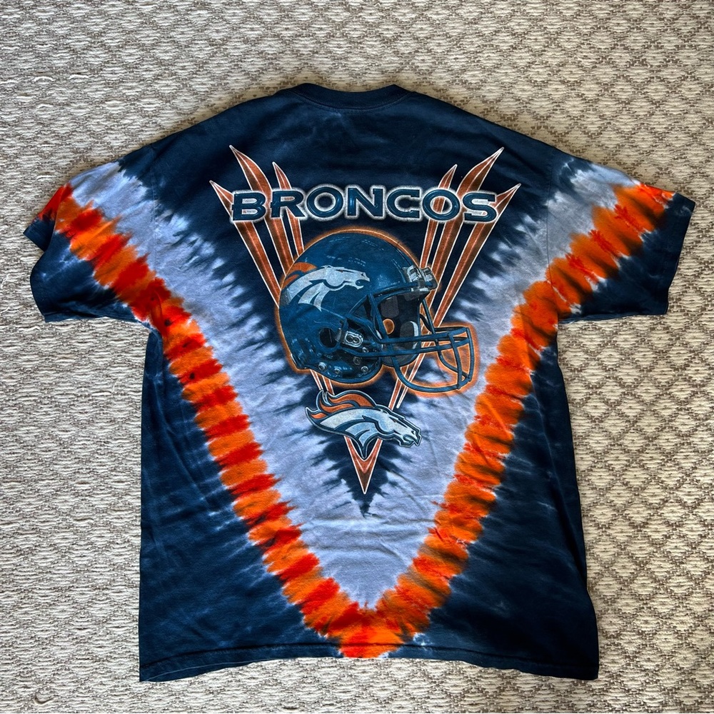 Denver Broncos Mens Size XL
XLarge V Tie Dye 2-Sided Premium Shirt Majestic - Picture 4 of 4